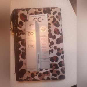 It cosmetics and make up bag